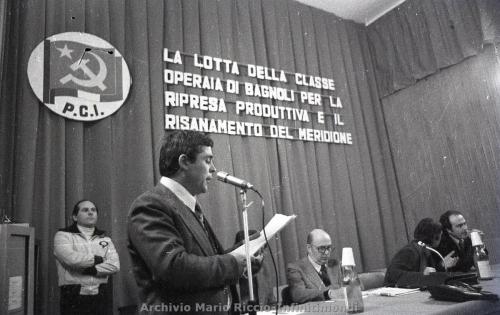 1978-GENNAIO-GIORGIO-NAPOLITANO-INCONTRA-GLI-OPERAI-ITALSIDER-5